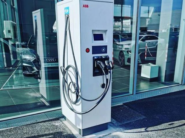 Bornes de recharge pour véhicules électriques aux concessions du Groupe Carepolis de Puget-sur-Argens